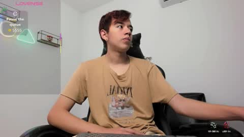 Snapshot of bunny_maxxi chatting on September 17, 12:39 pm bunny online show from September 17, 12:39 pm