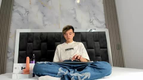 Snapshot of bunny_maxxi chatting on March 1, 2:02 pm bunny online show from March 1, 2:02 pm