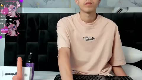 Snapshot of bunny_maxxi chatting on March 7, 12:23 pm bunny online show from March 7, 12:23 pm