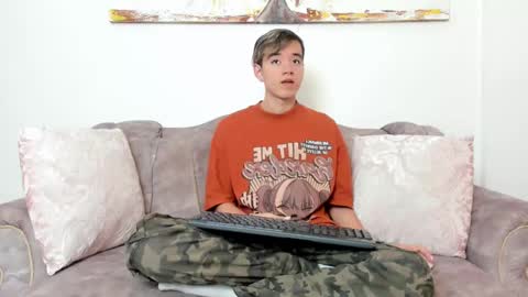 Snapshot of bunny_maxxi chatting on March 11, 12:17 pm bunny online show from March 11, 12:17 pm
