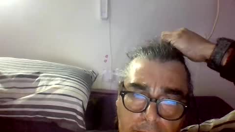 buratti1980 online show from September 18, 12:12 am