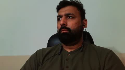 Snapshot of burlymonster chatting on February 4, 3:33 am Hairy Arabian online show from February 4, 3:33 am
