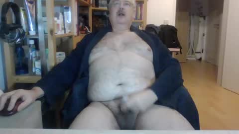 Snapshot of busibaer666 chatting on December 11, 4:40 am busi online show from December 11, 4:40 am