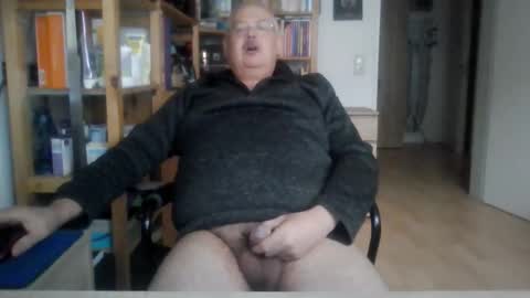 Snapshot of busibaer666 chatting on October 6, 12:43 pm busi online show from October 6, 12:43 pm
