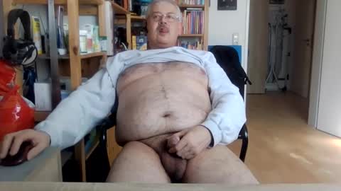 Snapshot of busibaer666 chatting on March 5, 1:50 pm busi online show from March 5, 1:50 pm