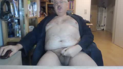 Snapshot of busibaer666 chatting on December 12, 5:20 am busi online show from December 12, 5:20 am