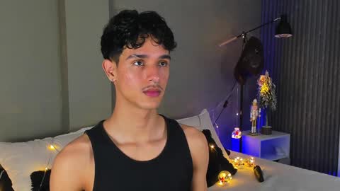 Snapshot of busterspinter chatting on December 9, 7:50 am Buster independent model online show from December 9, 7:50 am