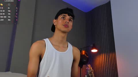 Snapshot of busterspinter chatting on December 8, 8:09 am Buster independent model online show from December 8, 8:09 am