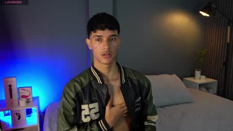 Snapshot of busterspinter chatting on March 1, 11:28 am Buster independent model online show from March 1, 11:28 am