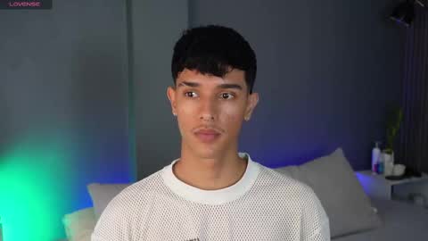 Snapshot of busterspinter chatting on March 4, 12:33 pm Buster independent model online show from March 4, 12:33 pm