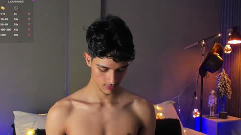 Snapshot of busterspinter chatting on December 6, 6:37 am Buster independent model online show from December 6, 6:37 am