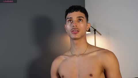 Snapshot of busterspinter chatting on October 13, 12:22 pm Buster independent model online show from October 13, 12:22 pm