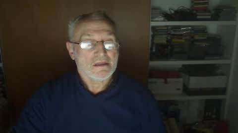 Buttlover2233 online show from January 16, 7:16 pm