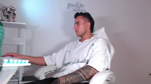 caishenx online show from April 26, 3:15 am