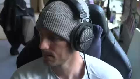 caliguyzrfun online show from April 13, 6:30 pm