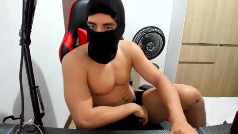 Snapshot of calihotcaliente27 chatting on March 1, 1:00 am calihotcaliente27 online show from March 1, 1:00 am