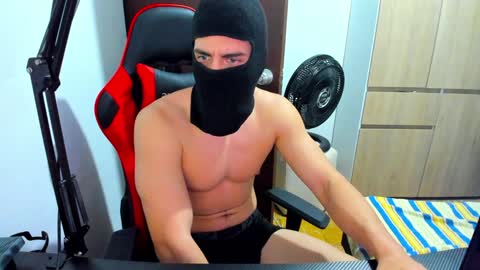 Snapshot of calihotcaliente27 chatting on January 10, 10:06 am calihotcaliente27 online show from January 10, 10:06 am