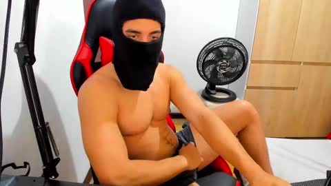 Snapshot of calihotcaliente27 chatting on March 5, 3:40 pm calihotcaliente27 online show from March 5, 3:40 pm