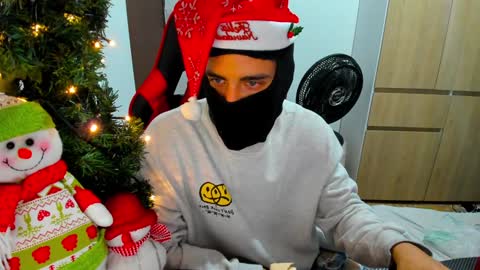 Snapshot of calihotcaliente27 chatting on December 22, 2:17 am calihotcaliente27 online show from December 22, 2:17 am
