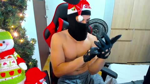 Snapshot of calihotcaliente27 chatting on December 18, 2:06 pm calihotcaliente27 online show from December 18, 2:06 pm