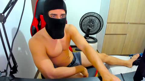 Snapshot of calihotcaliente27 chatting on December 12, 12:55 pm calihotcaliente27 online show from December 12, 12:55 pm