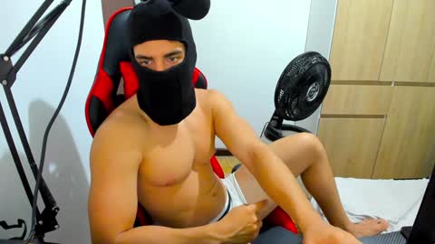 Snapshot of calihotcaliente27 chatting on December 4, 12:03 pm calihotcaliente27 online show from December 4, 12:03 pm