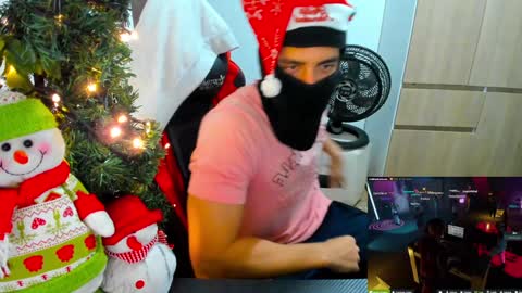 Snapshot of calihotcaliente27 chatting on December 24, 1:06 am calihotcaliente27 online show from December 24, 1:06 am