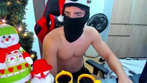 Snapshot of calihotcaliente27 chatting on December 19, 11:29 am calihotcaliente27 online show from December 19, 11:29 am