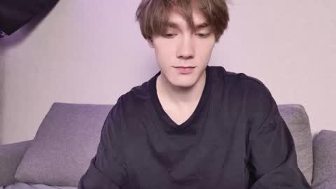 Snapshot of callmenineoneseven chatting on October 18, 12:26 am Nick online show from October 18, 12:26 am