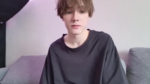 Snapshot of callmenineoneseven chatting on October 21, 12:41 pm Nick online show from October 21, 12:41 pm