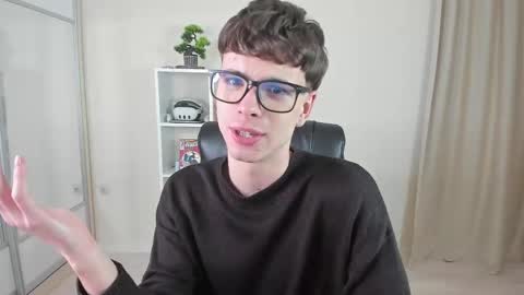 Snapshot of calvin_loves_you chatting on February 12, 7:13 pm Hey I am Calvin online show from February 12, 7:13 pm