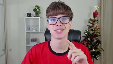 Snapshot of calvin_loves_you chatting on December 10, 7:11 pm Hey I am Calvin online show from December 10, 7:11 pm