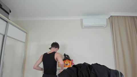 Snapshot of calvin_loves_you chatting on February 16, 7:05 pm Hey I am Calvin online show from February 16, 7:05 pm