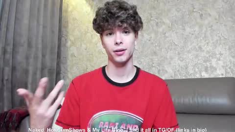 Snapshot of calvin_loves_you chatting on September 16, 6:20 pm Hey I am Calvin online show from September 16, 6:20 pm