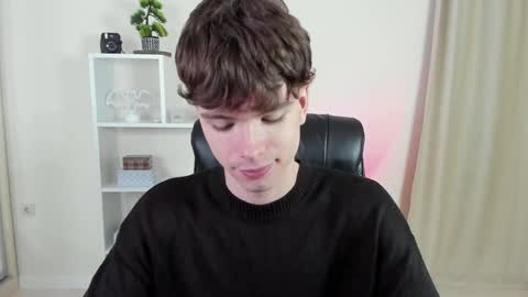 Snapshot of calvin_loves_you chatting on December 7, 7:10 pm Hey I am Calvin online show from December 7, 7:10 pm