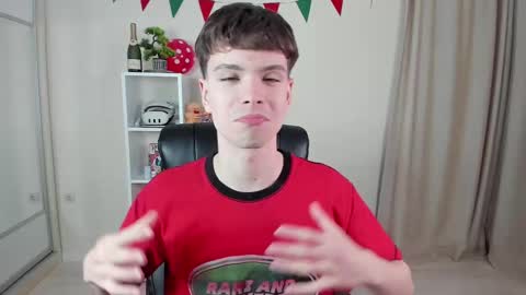 Snapshot of calvin_loves_you chatting on March 6, 7:10 pm Hey I am Calvin online show from March 6, 7:10 pm