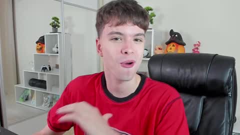 Snapshot of calvin_loves_you chatting on January 10, 7:11 pm Hey I am Calvin online show from January 10, 7:11 pm