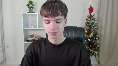 Snapshot of calvin_loves_you chatting on December 21, 7:06 pm Hey I am Calvin online show from December 21, 7:06 pm