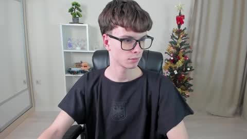 Snapshot of calvin_loves_you chatting on December 22, 7:10 pm Hey I am Calvin online show from December 22, 7:10 pm