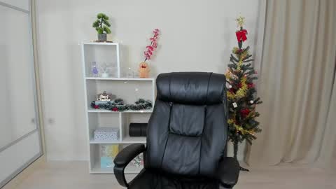 Snapshot of calvin_loves_you chatting on December 20, 7:17 pm Hey I am Calvin online show from December 20, 7:17 pm