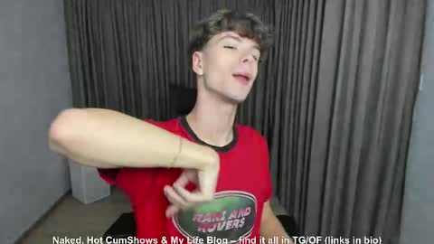 Snapshot of calvin_loves_you chatting on October 10, 2:11 pm Hey I am Calvin online show from October 10, 2:11 pm