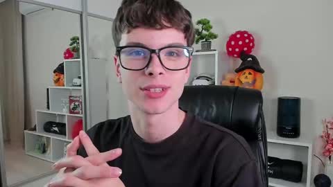 Snapshot of calvin_loves_you chatting on March 11, 7:14 pm Hey I am Calvin online show from March 11, 7:14 pm