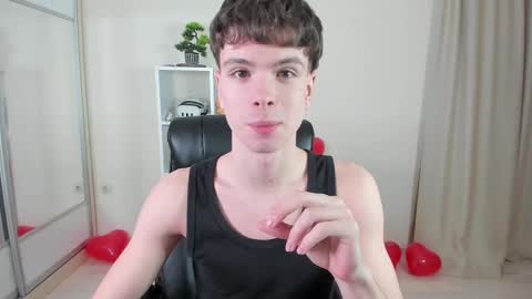 Snapshot of calvin_loves_you chatting on February 14, 7:23 pm Hey I am Calvin online show from February 14, 7:23 pm