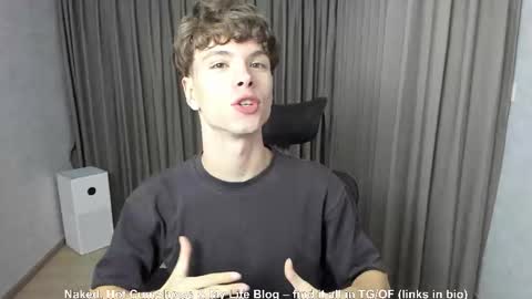 Snapshot of calvin_loves_you chatting on October 8, 2:21 pm Hey I am Calvin online show from October 8, 2:21 pm