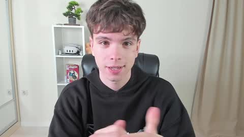 Snapshot of calvin_loves_you chatting on February 7, 7:06 pm Hey I am Calvin online show from February 7, 7:06 pm