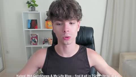 Snapshot of calvin_loves_you chatting on September 9, 6:07 pm Hey I am Calvin online show from September 9, 6:07 pm