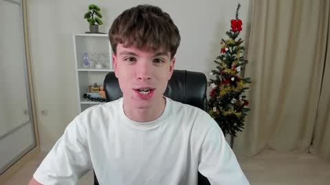 Snapshot of calvin_loves_you chatting on December 27, 7:03 pm Hey I am Calvin online show from December 27, 7:03 pm