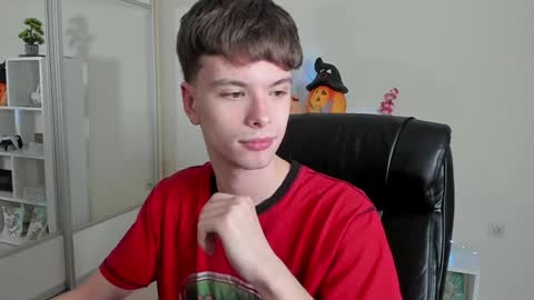 Snapshot of calvin_loves_you chatting on January 12, 7:10 pm Hey I am Calvin online show from January 12, 7:10 pm