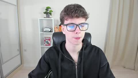 Snapshot of calvin_loves_you chatting on January 31, 7:08 pm Hey I am Calvin online show from January 31, 7:08 pm