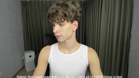 Snapshot of calvin_loves_you chatting on October 21, 2:09 pm Hey I am Calvin online show from October 21, 2:09 pm